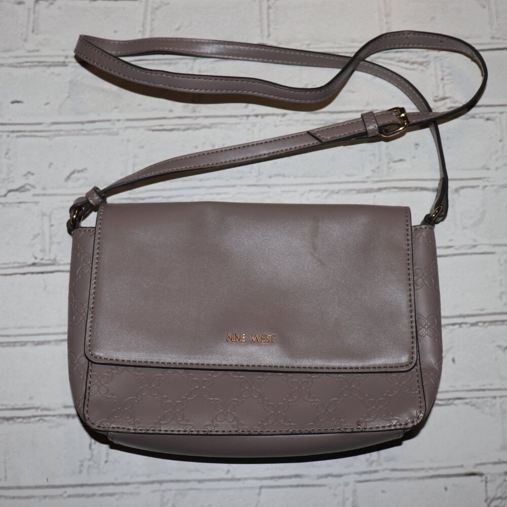 🤎 Nine West Taupe Crossbody · 11" x 7" · Embossed Detail & Gold Hardware